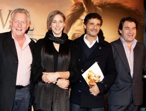 L'équipe du film "Félins" -Keith Scholey (réalisateur) Sophie Darlington (directeur de la photographie), Pascal Elbe (voix française) & Alastair Fothergill (co-réalisateur)- était présente, lors de l'avant-première du film Cheval de Guerre à la Cinémathèque Française en présence du réalisateur Steven Spielberg. Premiere of Warhorse in Paris, Jan 2012